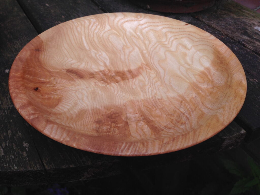 Olijfes. Bordje afgewerkt met sinaasappel- en walnotenolie. 11 juni 2017.