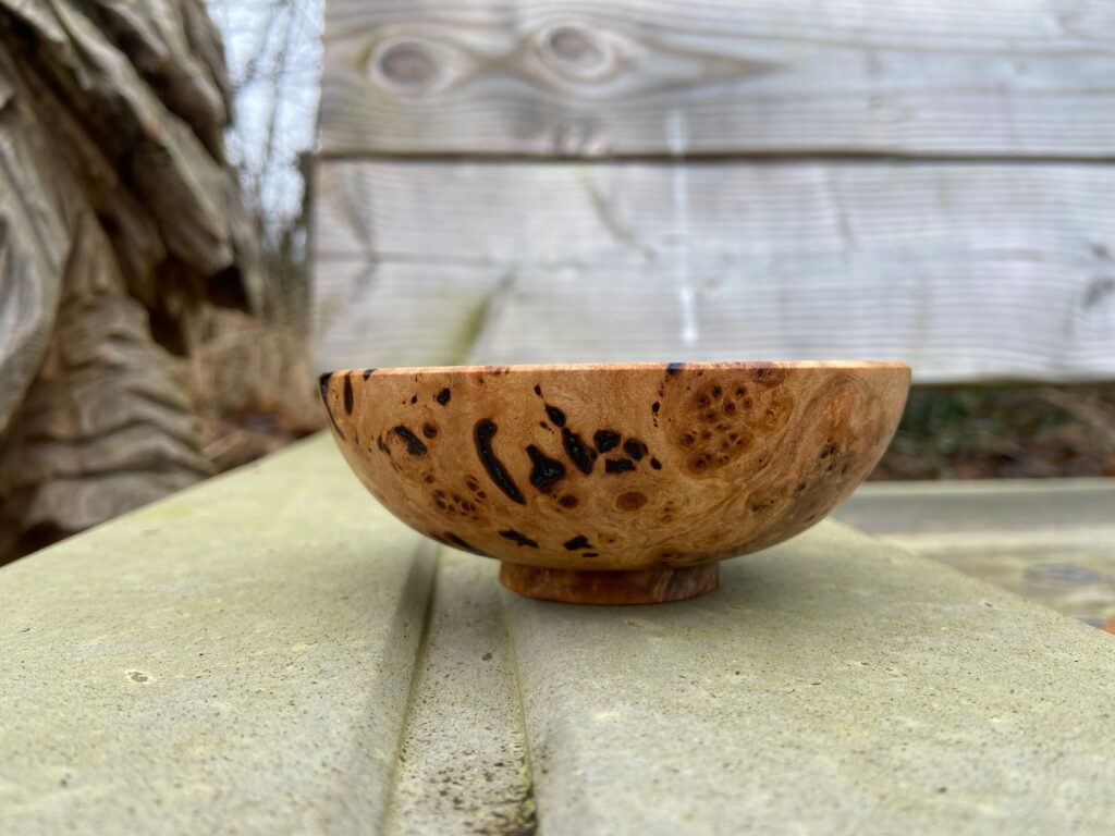 Berkenburl schaaltje afgewerkt met Kirjes Polish. 23 Januari 2022.