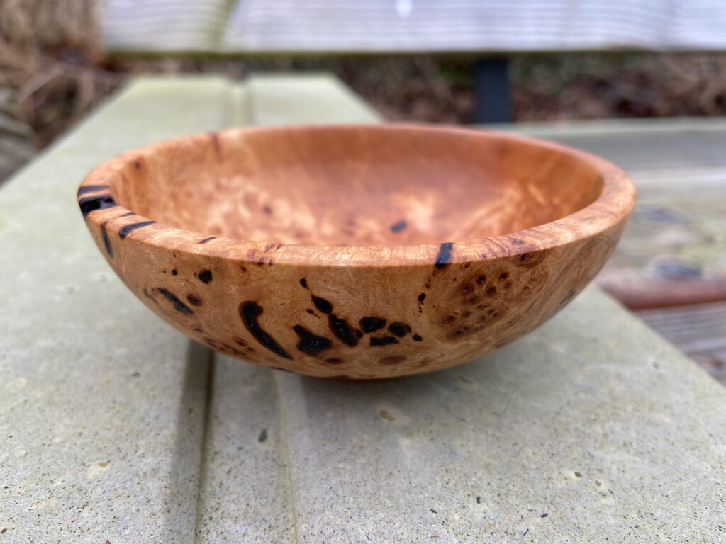 Berkenburl schaaltje afgewerkt met Kirjes Polish. 23 Januari 2022.