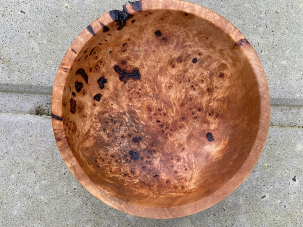 Berkenburl schaaltje afgewerkt met Kirjes Polish. 23 Januari 2022.