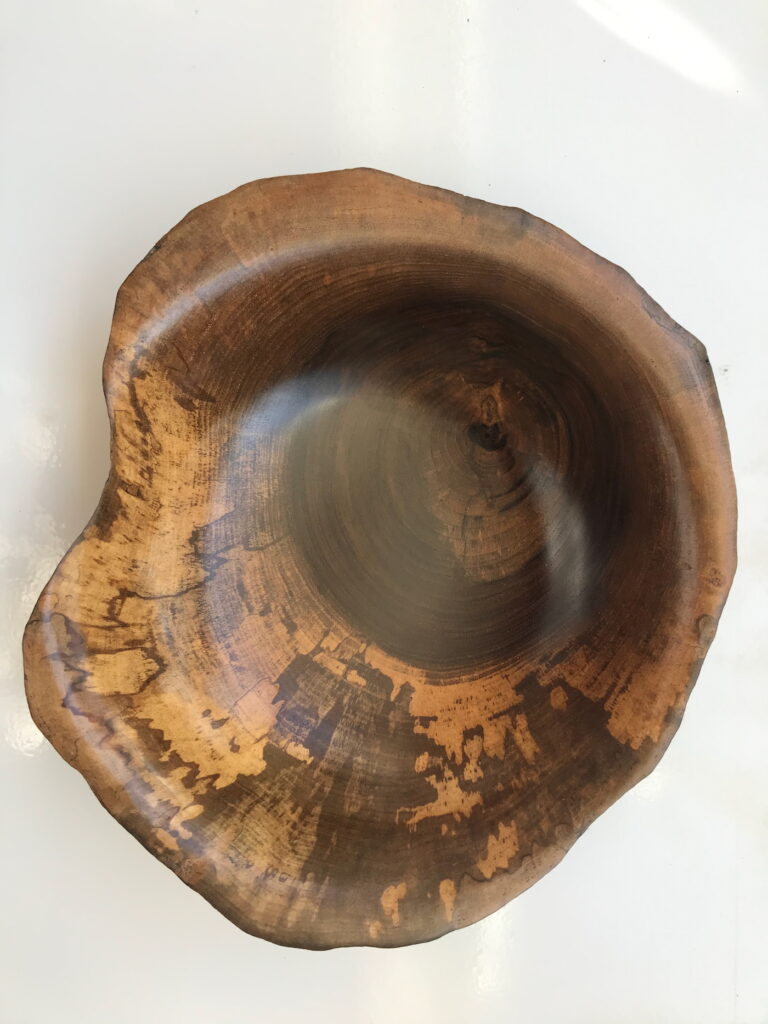 rans notenhout afgewerkt met Rustin Danish ook. 7 lagen en met staalwol tussendoor geschuurd. Kern vervangen door cilindertje van 3mm Palisander. Zwak plekje bijgewerkt met noten houtstof en secondenlijm. 20nNovember 2019.