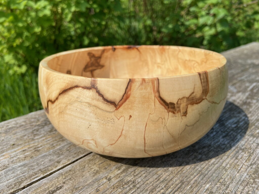 Esdoorn (?) met slaap. Afgewerkt met Ultrashine en Shellac cream. 10 mei 2022.