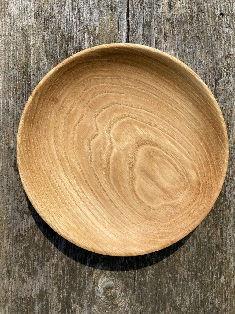 Kastanje bordje. Flinterdun. Afgewerkt met walnotenolie en sinaasappelolie (3 lagen). 10 mei 2024.