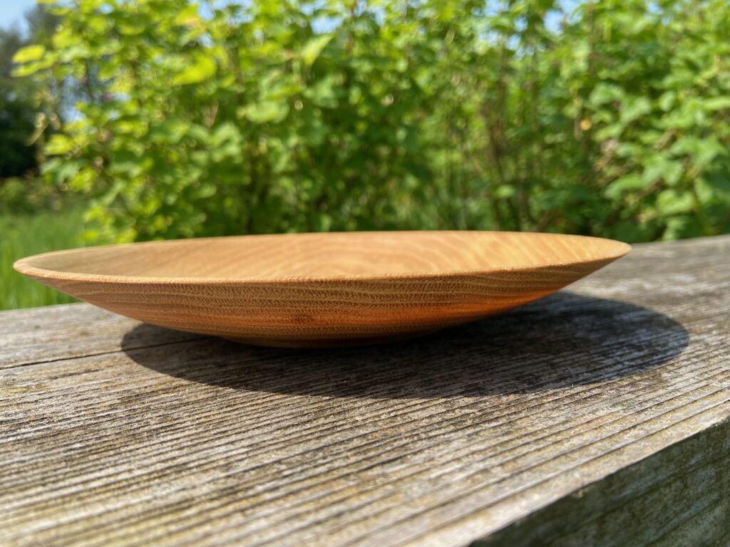 Kastanje bordje. Flinterdun. Afgewerkt met walnotenolie en sinaasappelolie (3 lagen). 10 mei 2024.