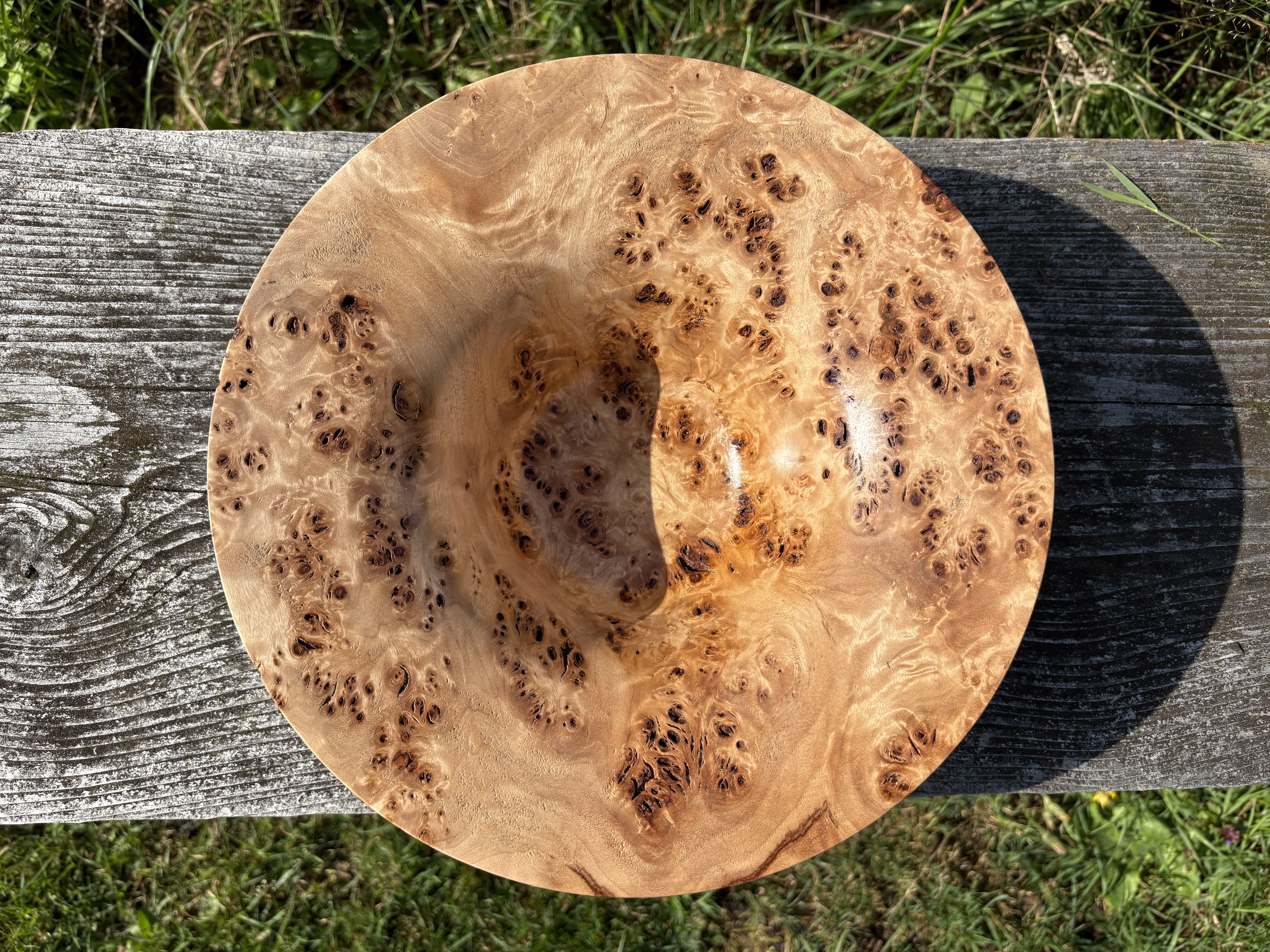 Mappa Burl. Afgewerkt met Borma Hardtop Polish in spuitbus.