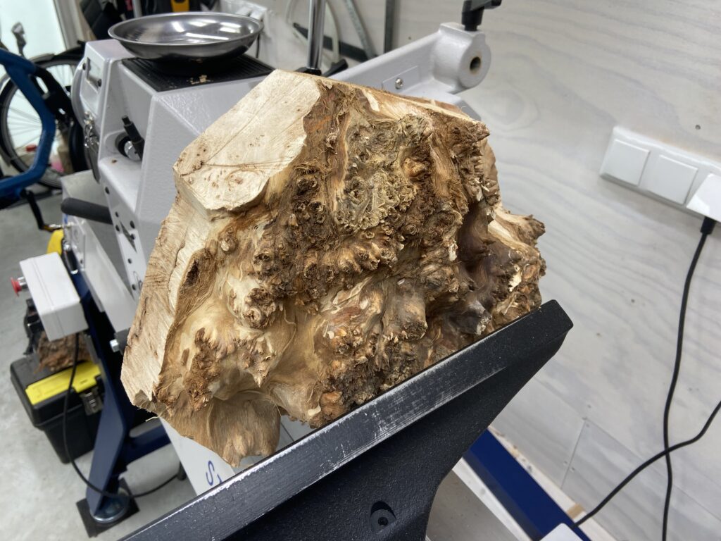 Mappa Burl. Klaar om voor te draaien.